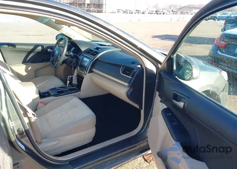 2014 Toyota Camry Le z USA, uszkodzony, nr VIN 4T1BF1FK3EU850674